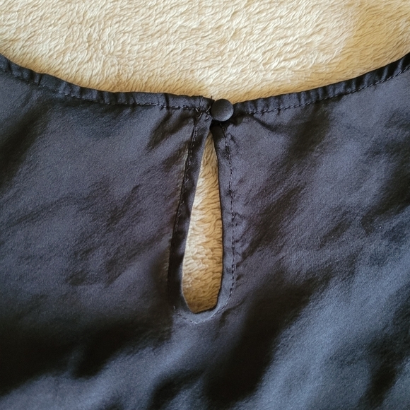 Club Monaco silk layered sleeveless blouse​ - Picture 7 of 12